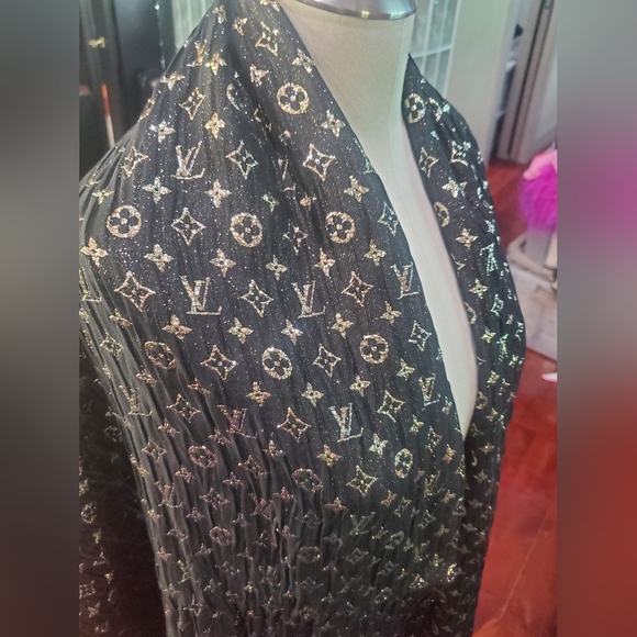 Louis Vuitton Monogram So Glitter Stole Scarf/Shawl - Picture 6 of 15